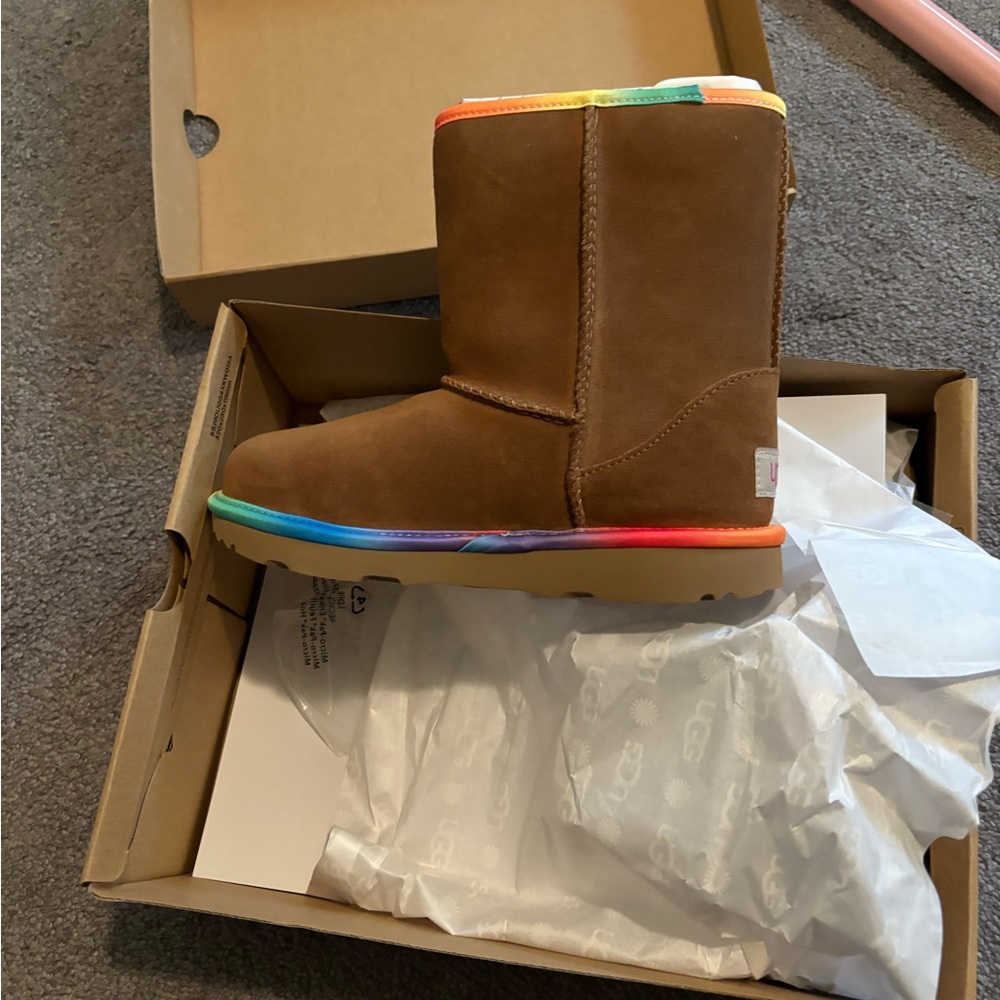 New in box girls Ugg size 3
